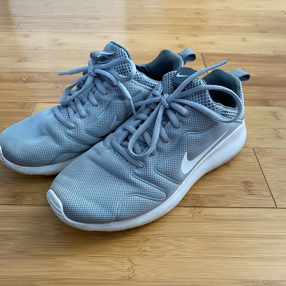 Nike - Picture 2 of 3
